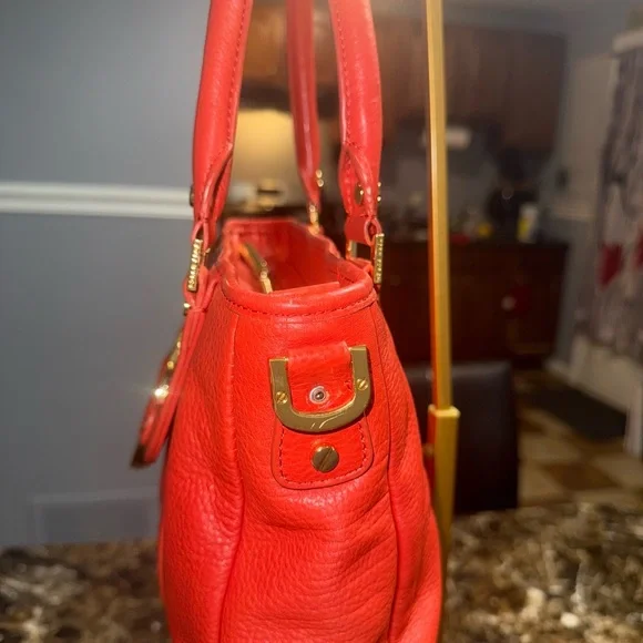 Tory Burch Amanda Classic Hobo – Red Pebbled Leather - Picture 15 of 16